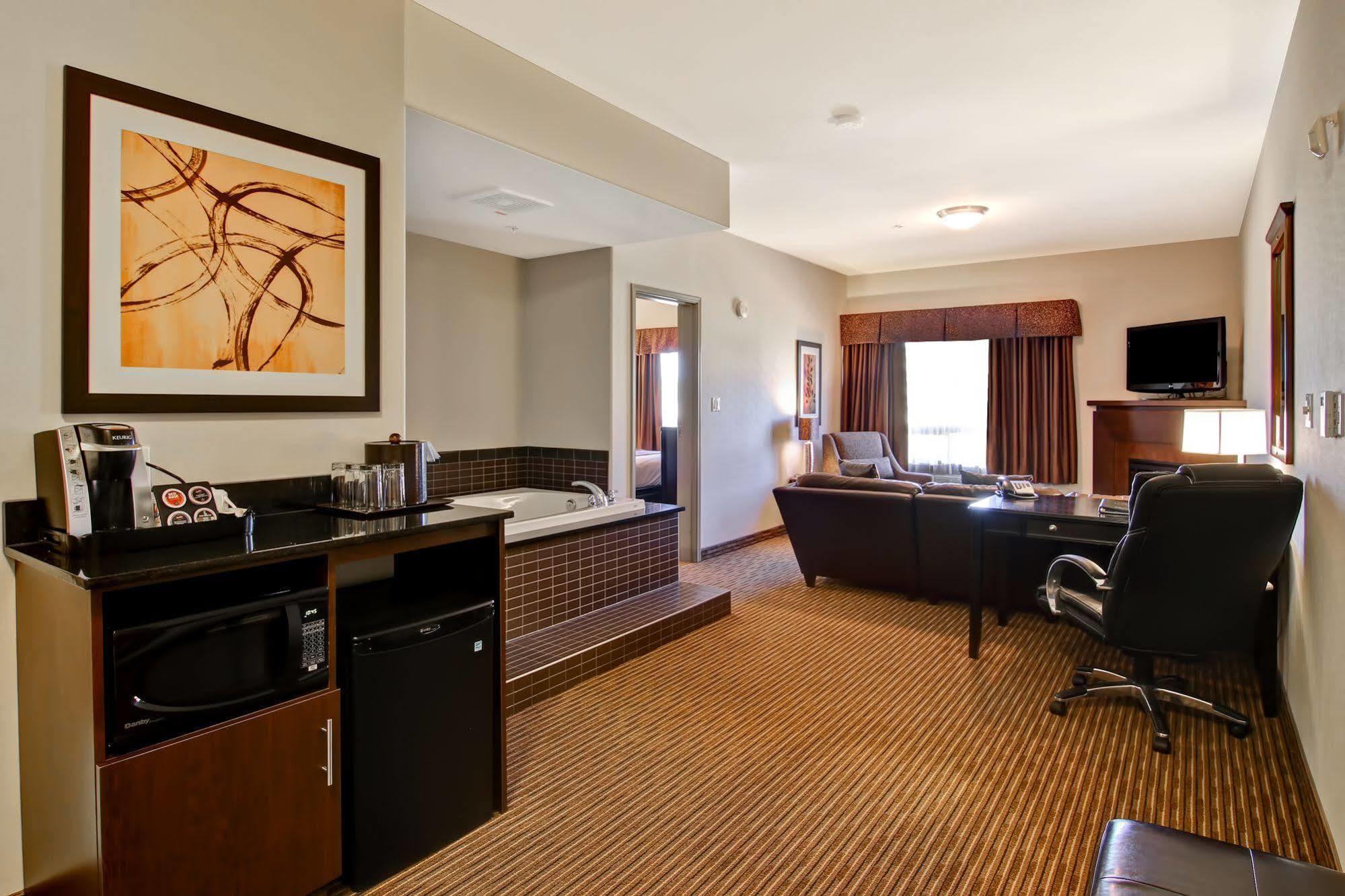 Canalta Hotel Tisdale Bagian luar foto