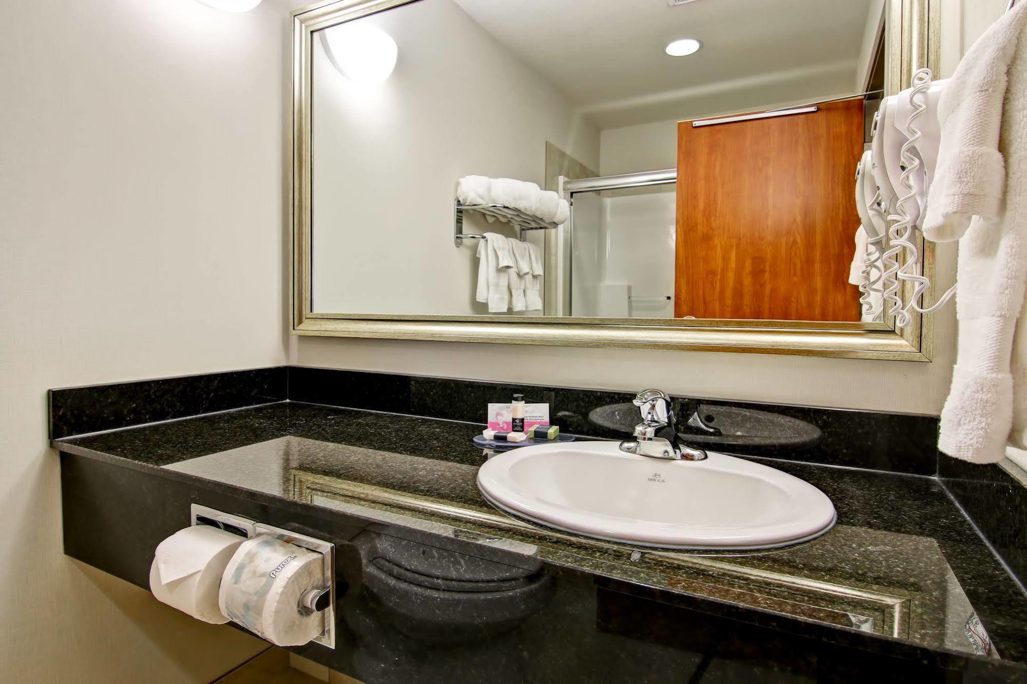 Canalta Hotel Tisdale Bagian luar foto